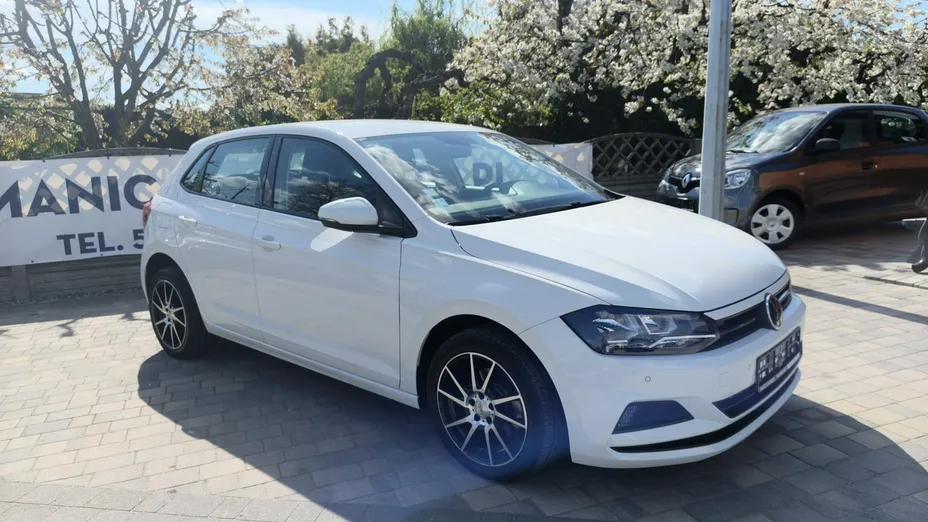 VOLKSWAGEN Polo -