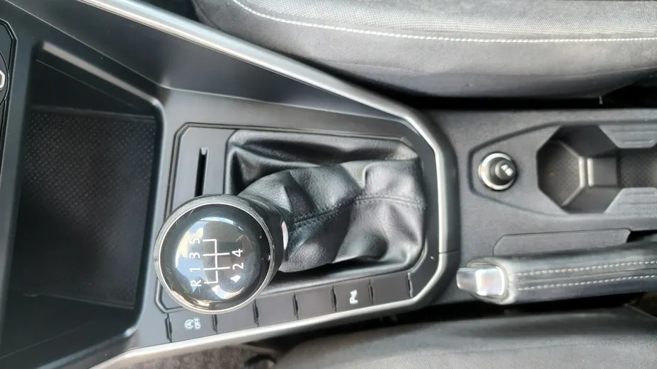 VOLKSWAGEN Polo -