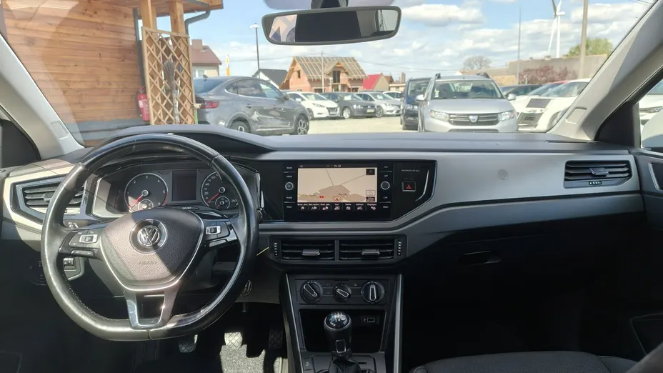 VOLKSWAGEN Polo -