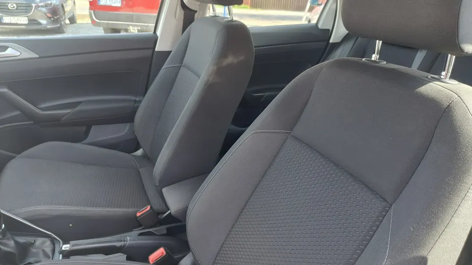 VOLKSWAGEN Polo -
