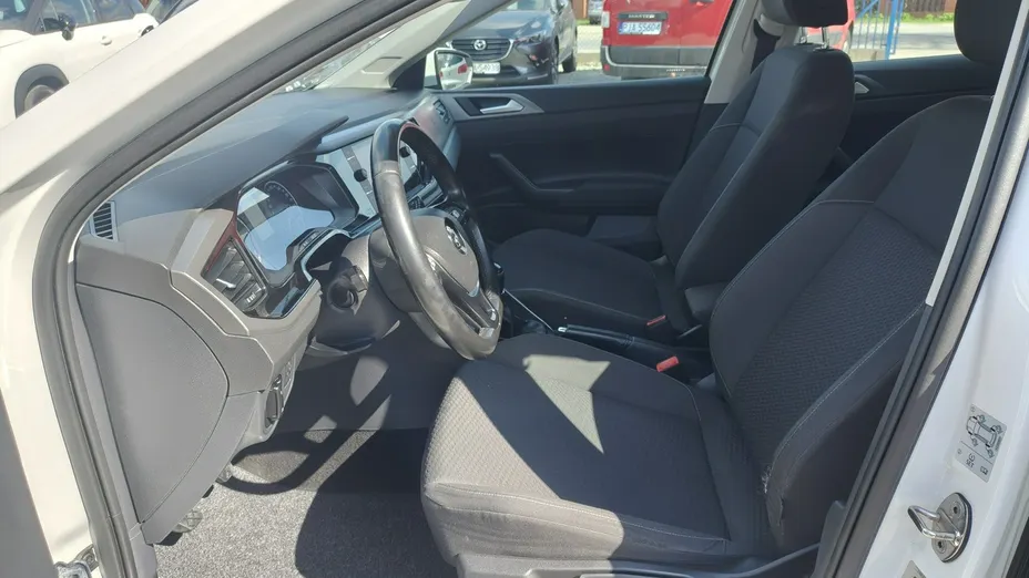 VOLKSWAGEN Polo -
