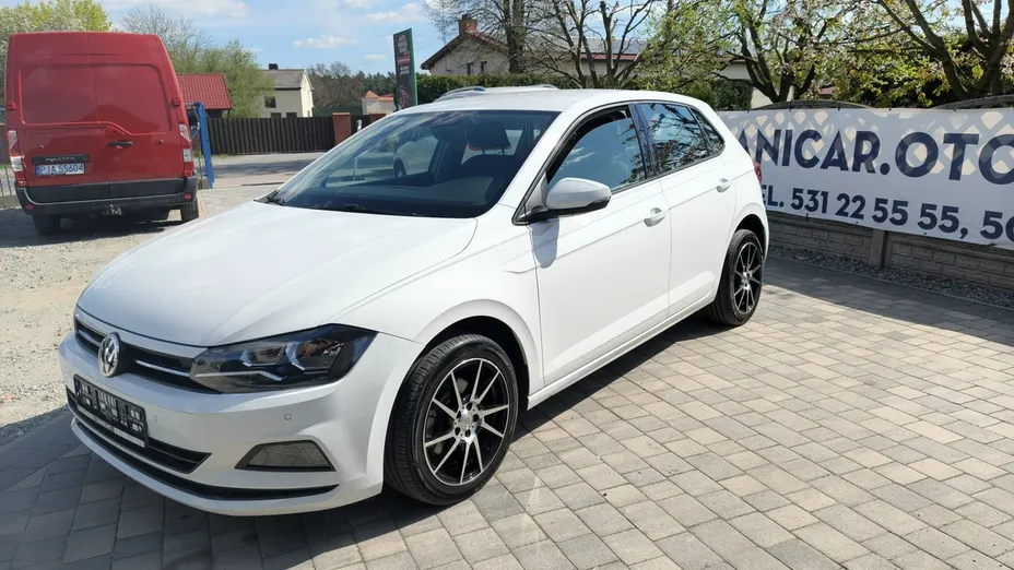VOLKSWAGEN Polo -