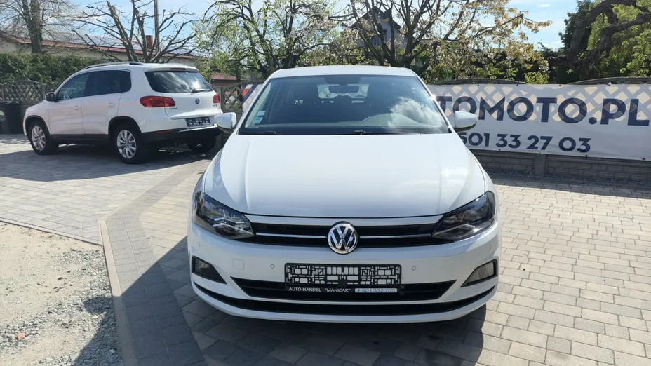 VOLKSWAGEN Polo -