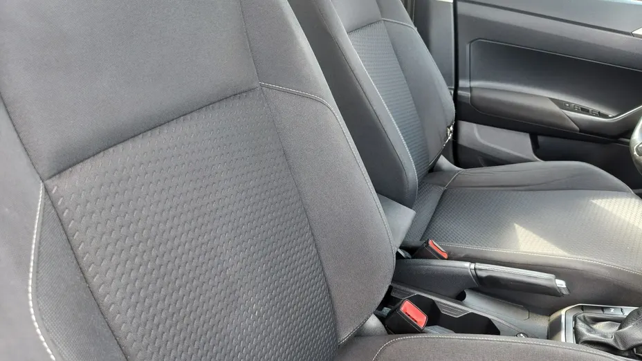 VOLKSWAGEN Polo -