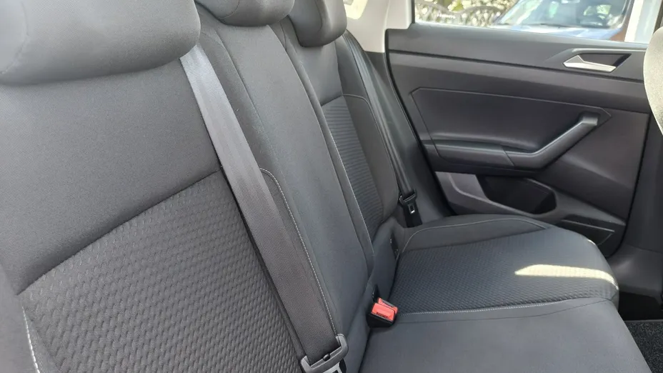 VOLKSWAGEN Polo -