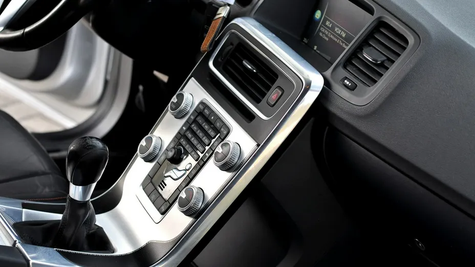 VOLVO V60 -