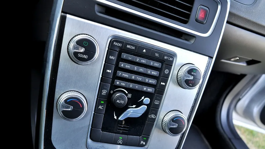 VOLVO V60 -