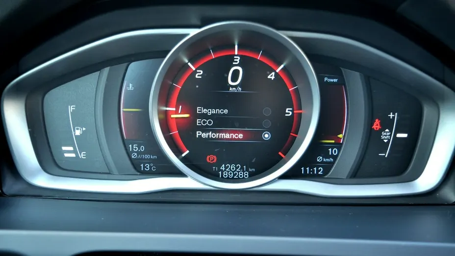 VOLVO V60 -