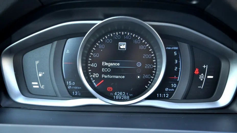 VOLVO V60 -