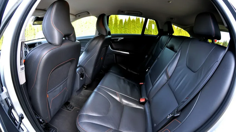 VOLVO V60 -
