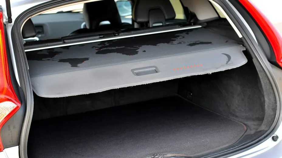 VOLVO V60 -