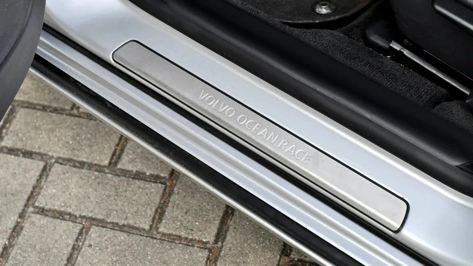 VOLVO V60 -