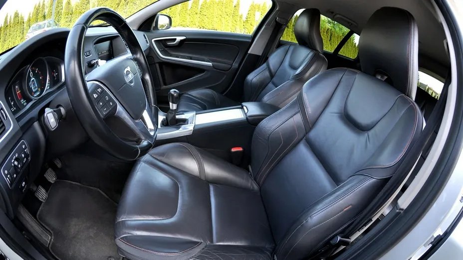 VOLVO V60 -