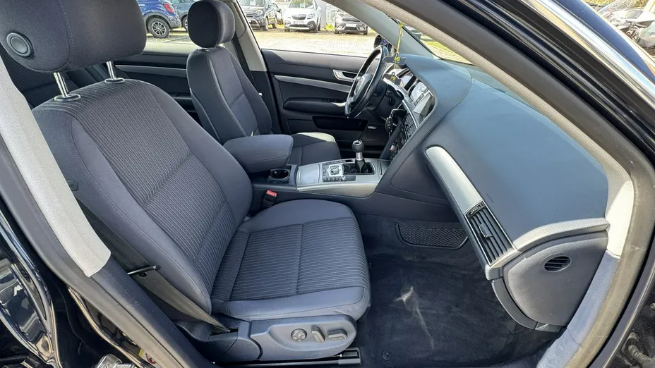 AUDI A6 -