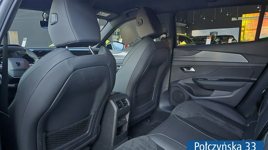 PEUGEOT 408 -