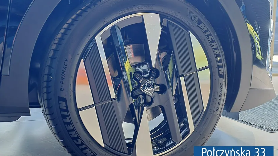 PEUGEOT 408 -