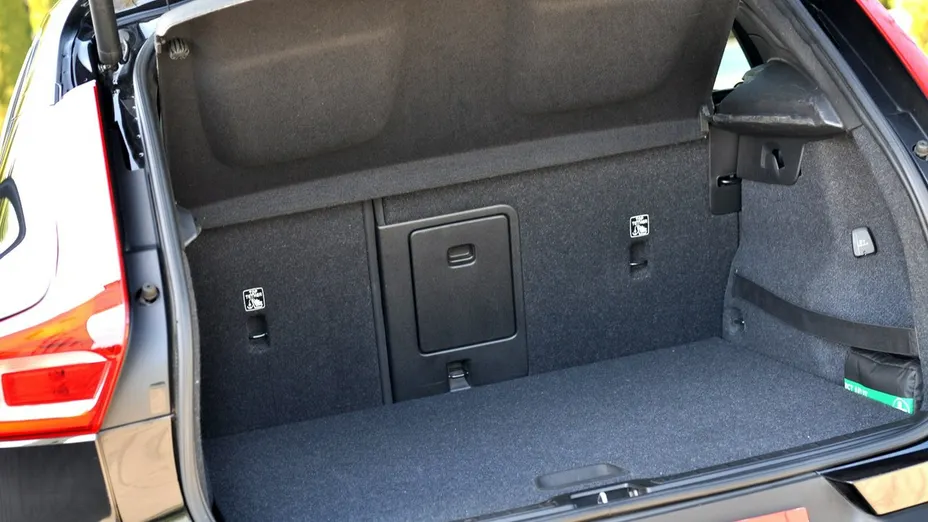 VOLVO XC40 -