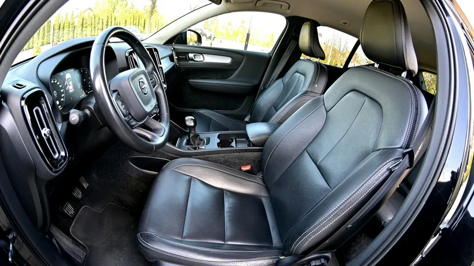 VOLVO XC40 -