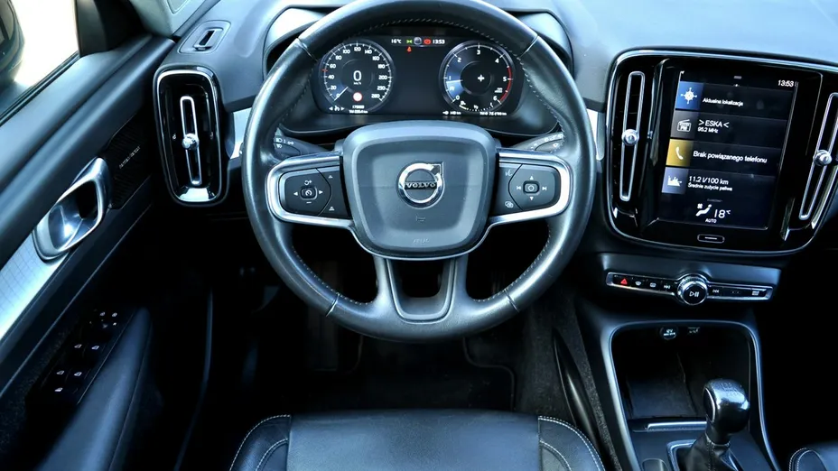 VOLVO XC40 -