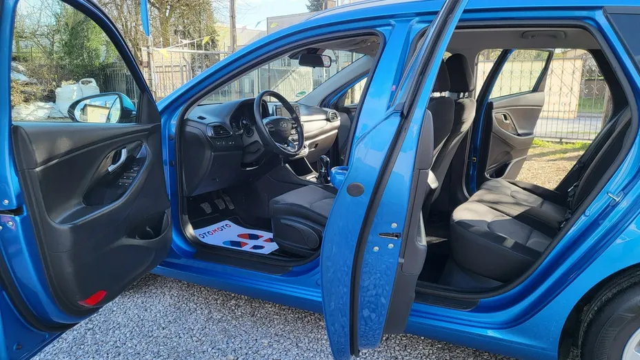 HYUNDAI i30 -
