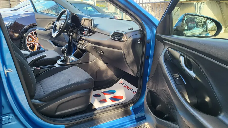 HYUNDAI i30 -