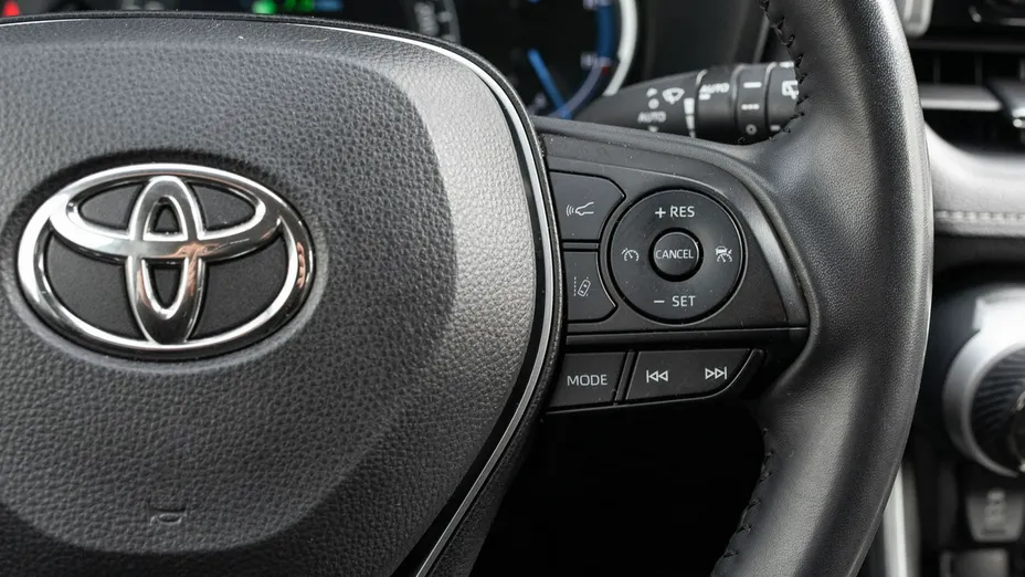 TOYOTA RAV4 -