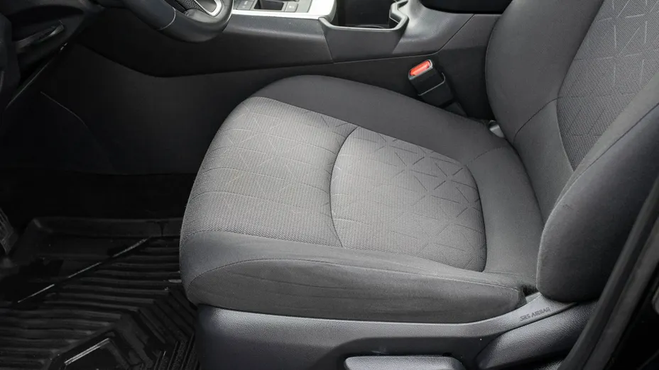 TOYOTA RAV4 -