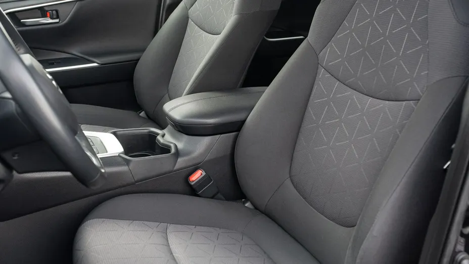 TOYOTA RAV4 -