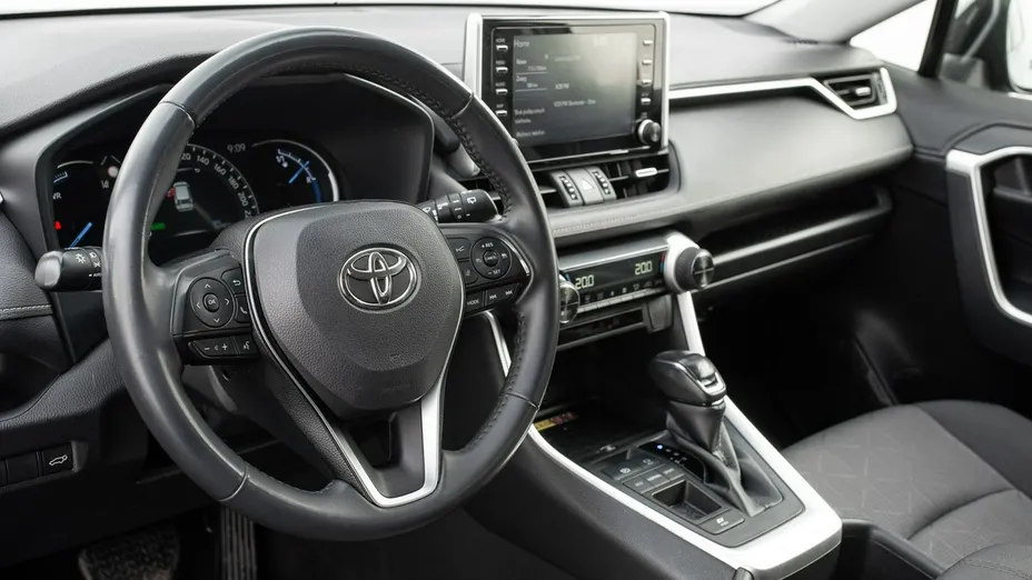 TOYOTA RAV4 -