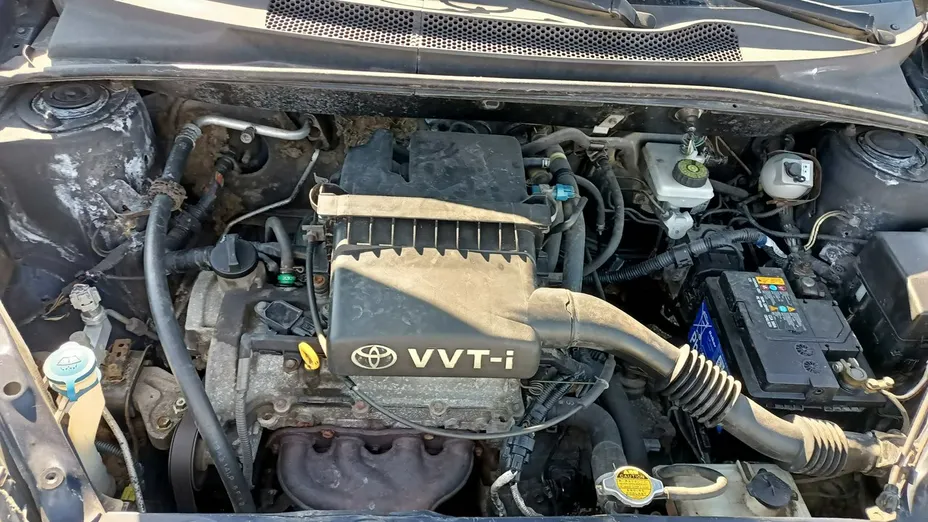TOYOTA Yaris -