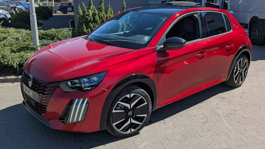 PEUGEOT 208 -