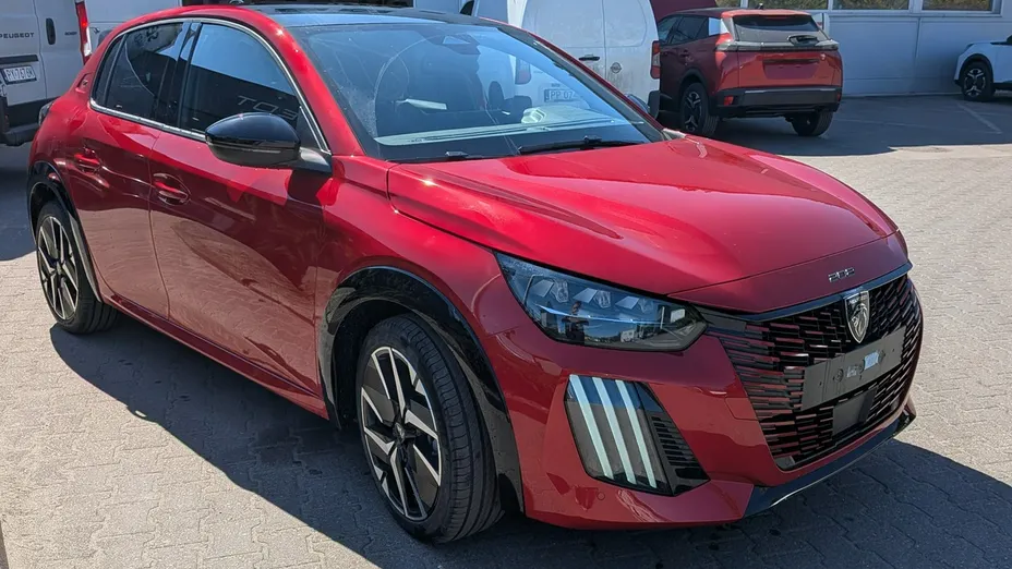 PEUGEOT 208 -