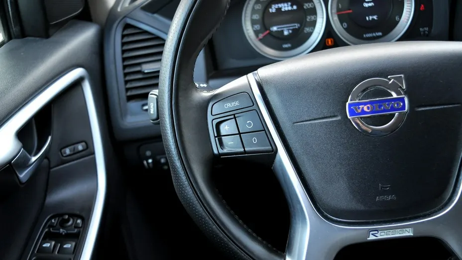 VOLVO XC60 -
