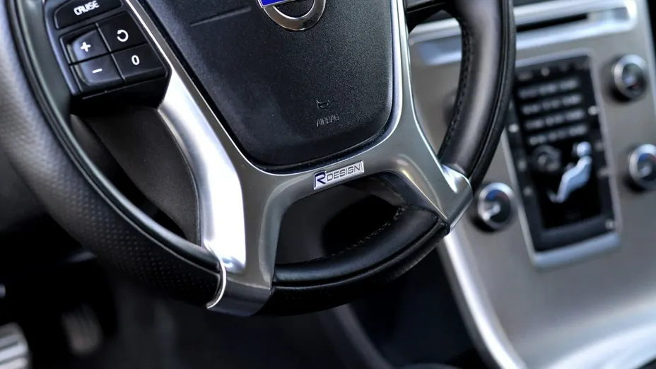 VOLVO XC60 -