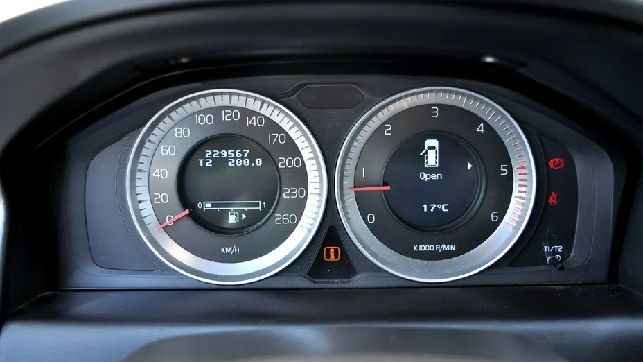 VOLVO XC60 -