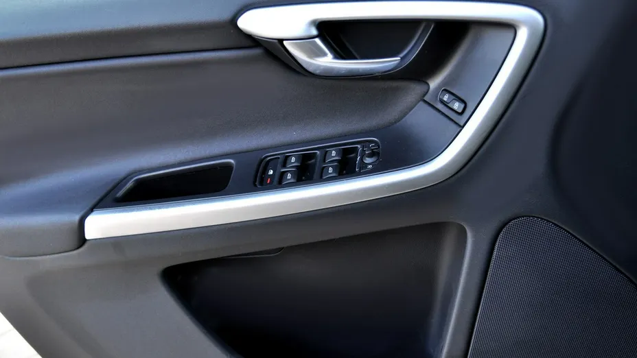 VOLVO XC60 -