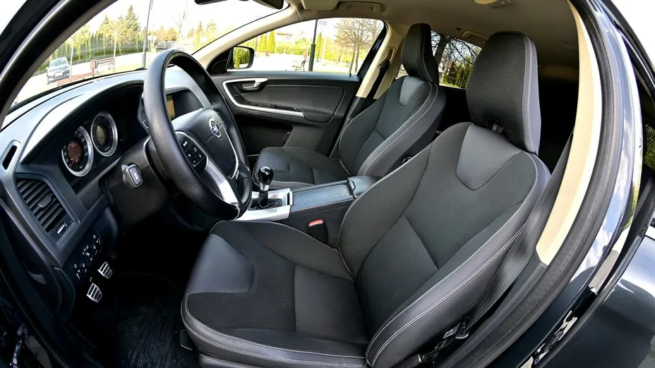 VOLVO XC60 -