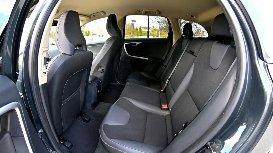 VOLVO XC60 -