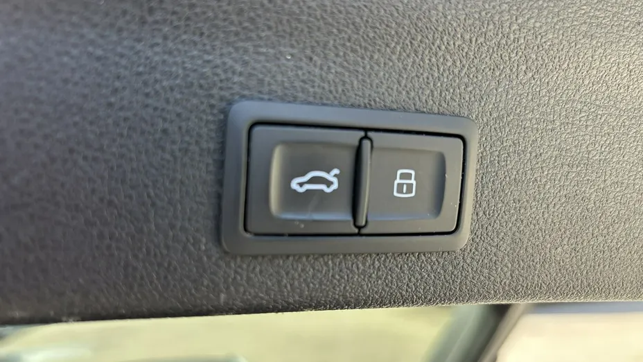 AUDI A6 -