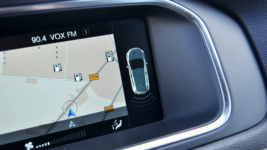 VOLVO V40 -