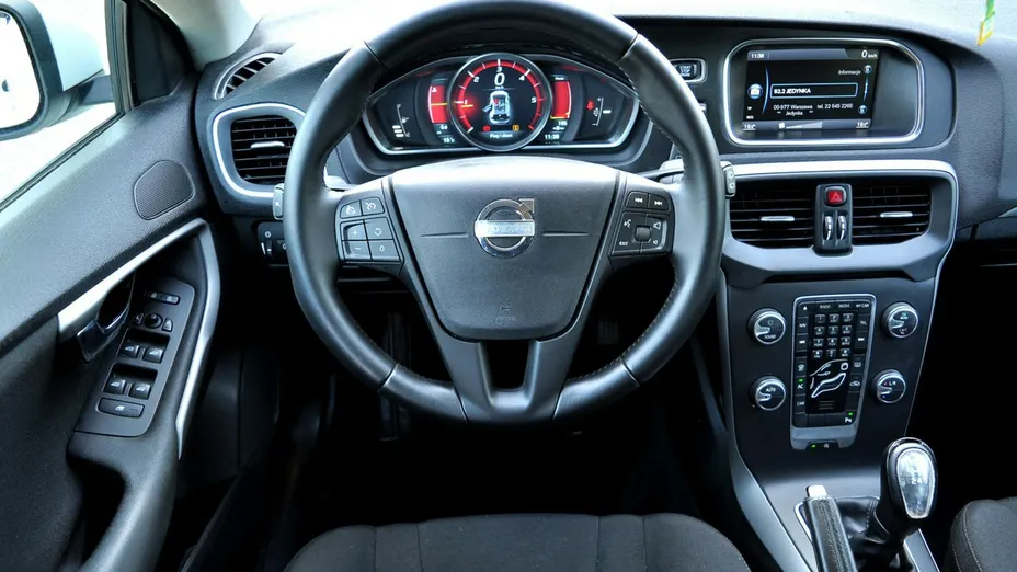 VOLVO V40 -