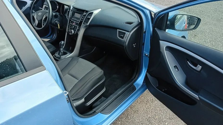 HYUNDAI i30 -