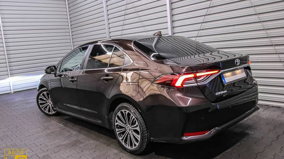 TOYOTA Corolla -