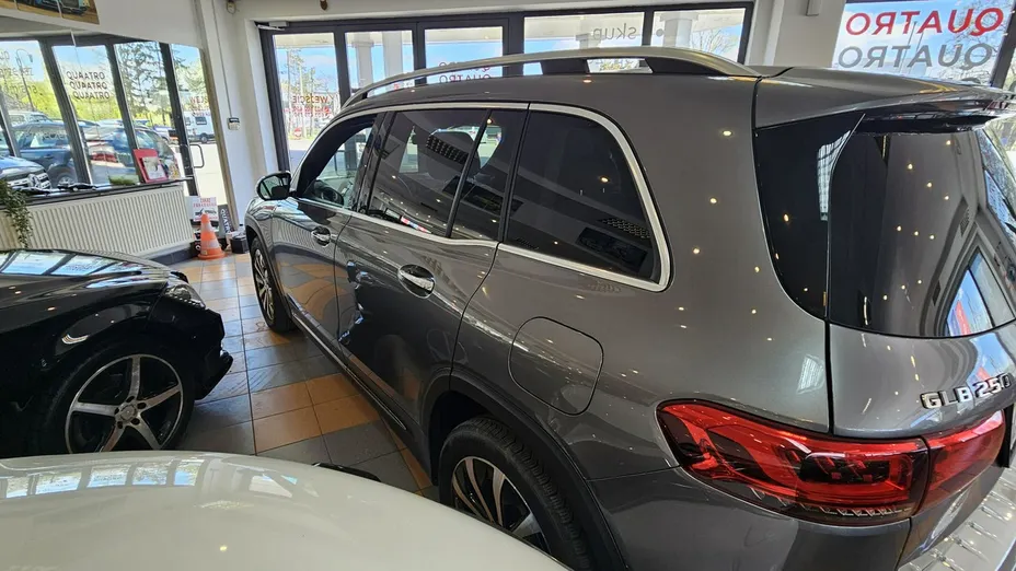 MERCEDES-BENZ GLB -