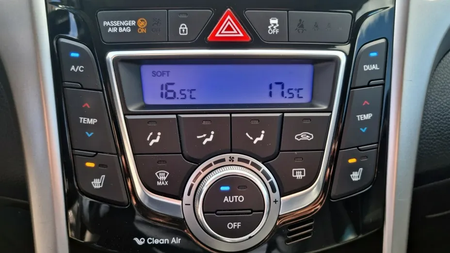 HYUNDAI i30 -