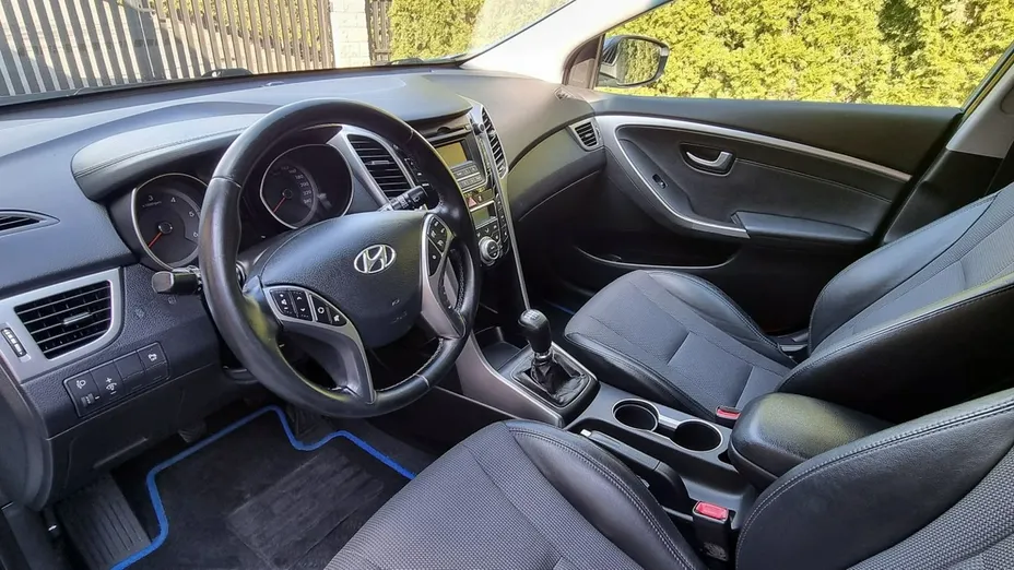HYUNDAI i30 -