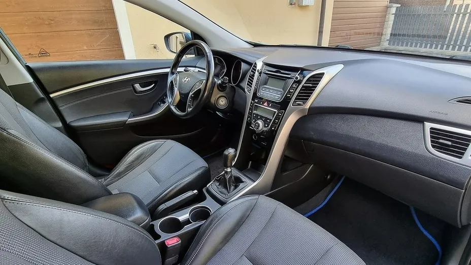 HYUNDAI i30 -