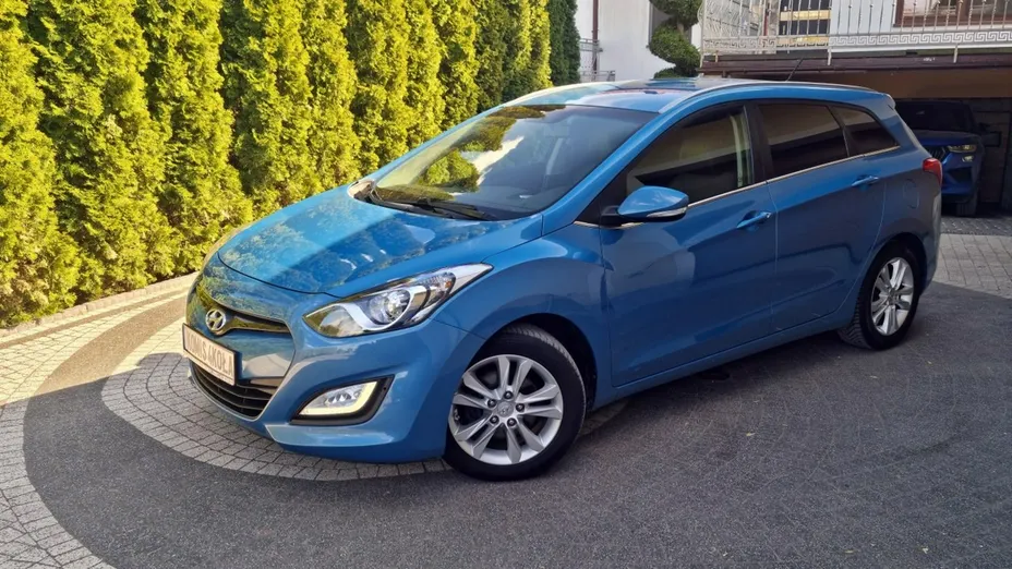 HYUNDAI i30 -