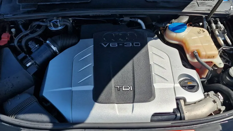 AUDI A6 -