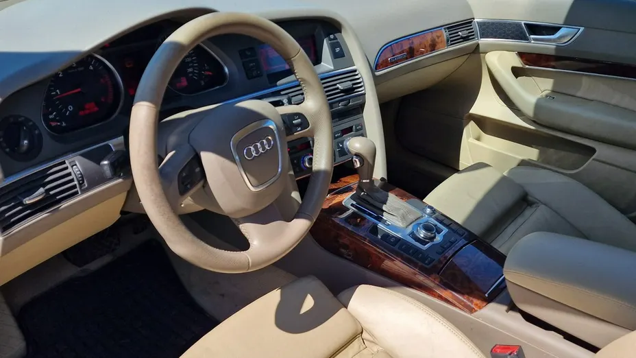 AUDI A6 -